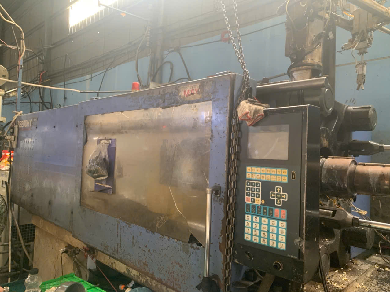 Injection molding machine 12.jpg